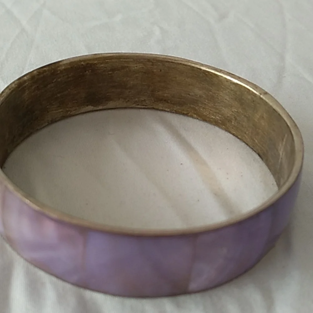 Vintage brass bangle with purple mother of pearl inlay - Picture 4 of 7